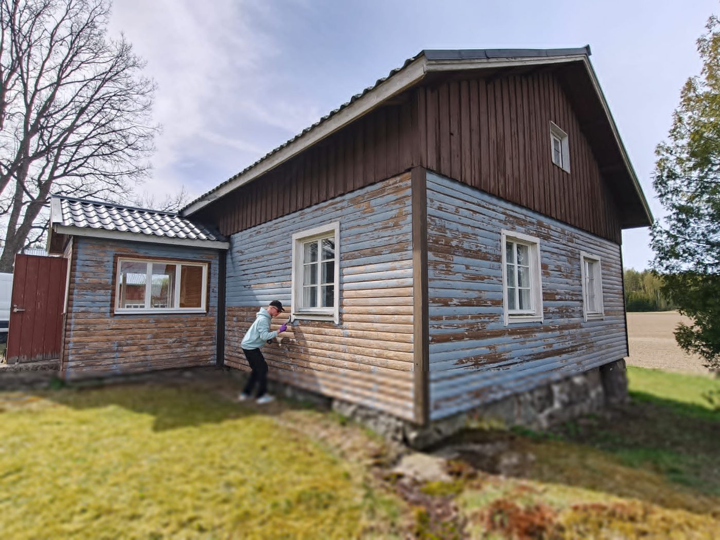Julkisivun pohjatyöt käynnissä